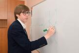 Максим Жариков, ученик гимназии № 40, больше года занимается изучением свойств стали. Фото Андрея Чурилова